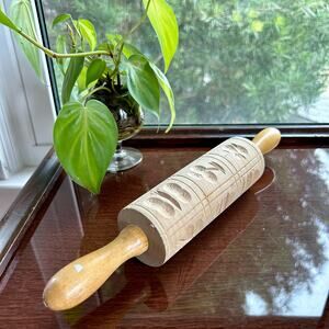 Vintage Embossed Shortbread Pastry Wooden Rolling Pin, Cottagecore